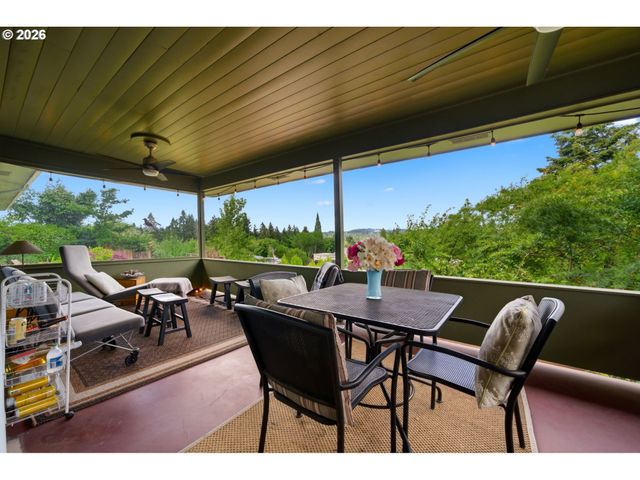5615 FIRST Ct, West Linn, OR 97068