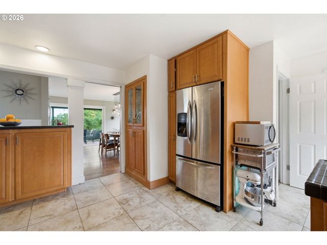 5615 FIRST Ct, West Linn, OR 97068