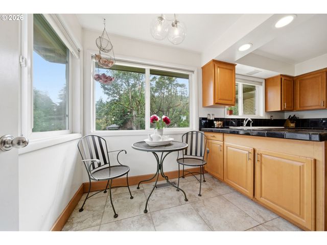 5615 FIRST Ct, West Linn, OR 97068