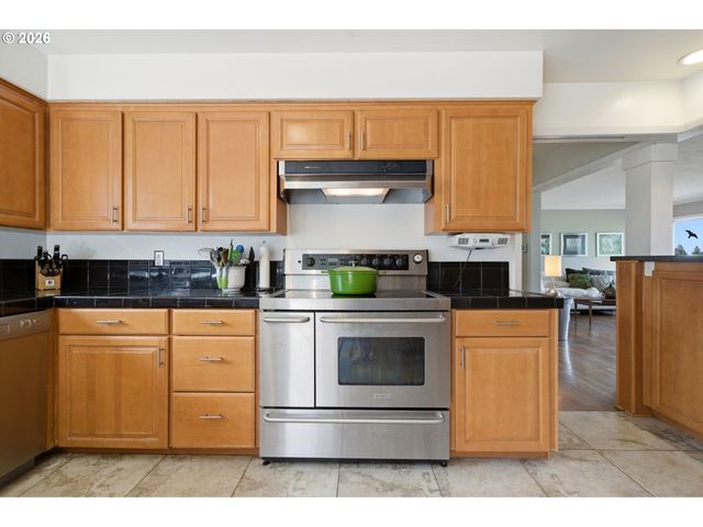 5615 FIRST Ct, West Linn, OR 97068