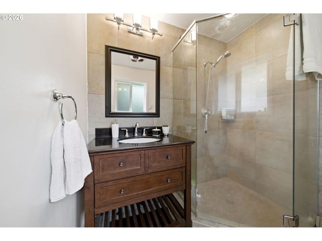 5615 FIRST Ct, West Linn, OR 97068
