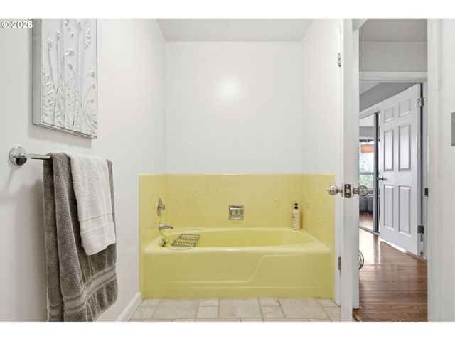 5615 FIRST Ct, West Linn, OR 97068
