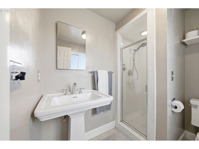 5615 FIRST Ct, West Linn, OR 97068
