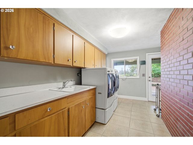 5615 FIRST Ct, West Linn, OR 97068