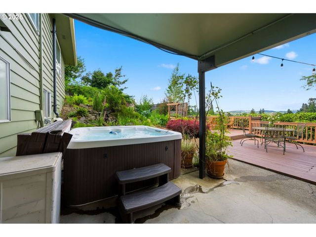 5615 FIRST Ct, West Linn, OR 97068