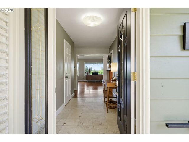 5615 FIRST Ct, West Linn, OR 97068