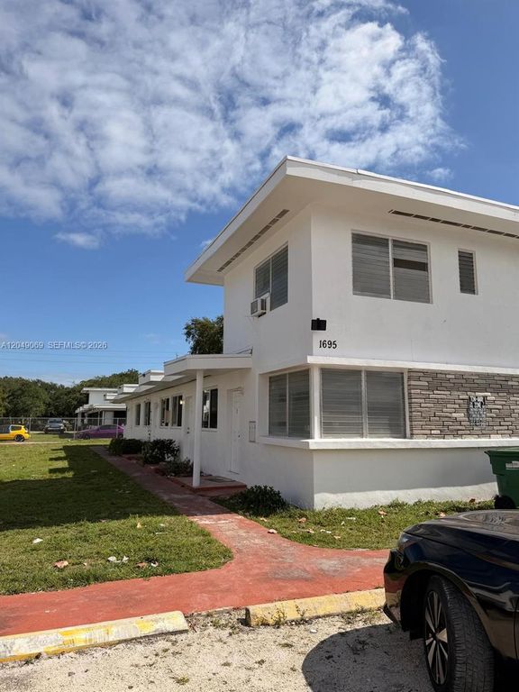 1695 NE 150th St 3, Miami, FL 33181