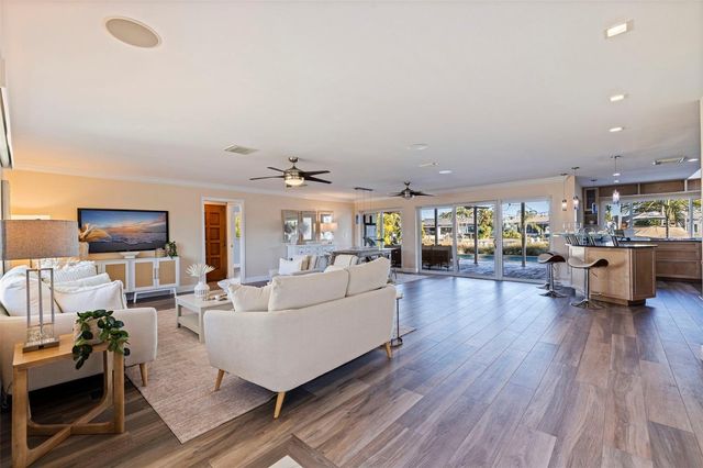 2024 MASSACHUSETTS AVENUE NE, St Petersburg, FL 33703