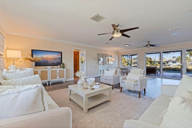 2024 MASSACHUSETTS AVENUE NE, St Petersburg, FL 33703