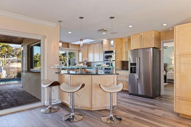 2024 MASSACHUSETTS AVENUE NE, St Petersburg, FL 33703