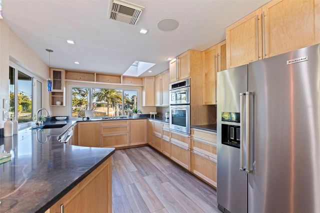 2024 MASSACHUSETTS AVENUE NE, St Petersburg, FL 33703