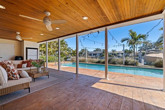 2024 MASSACHUSETTS AVENUE NE, St Petersburg, FL 33703