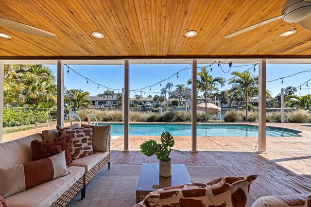 2024 MASSACHUSETTS AVENUE NE, St Petersburg, FL 33703