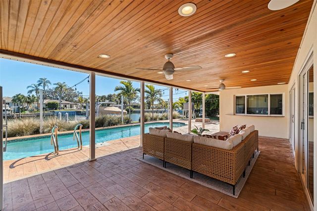 2024 MASSACHUSETTS AVENUE NE, St Petersburg, FL 33703