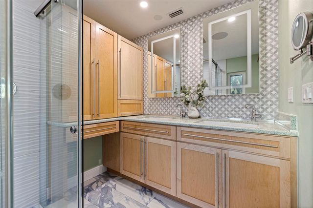 2024 MASSACHUSETTS AVENUE NE, St Petersburg, FL 33703