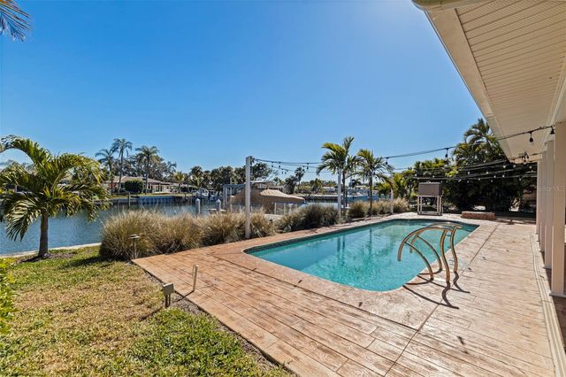 2024 MASSACHUSETTS AVENUE NE, St Petersburg, FL 33703