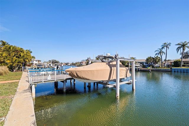 2024 MASSACHUSETTS AVENUE NE, St Petersburg, FL 33703