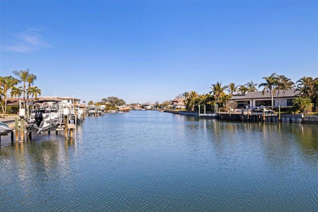 2024 MASSACHUSETTS AVENUE NE, St Petersburg, FL 33703