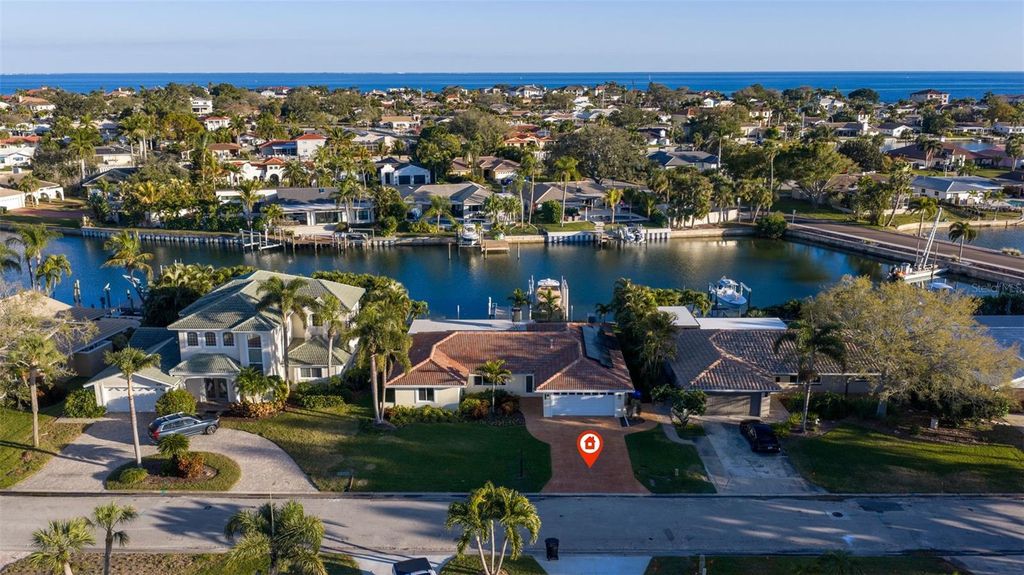 2024 MASSACHUSETTS AVENUE NE, St Petersburg, FL 33703