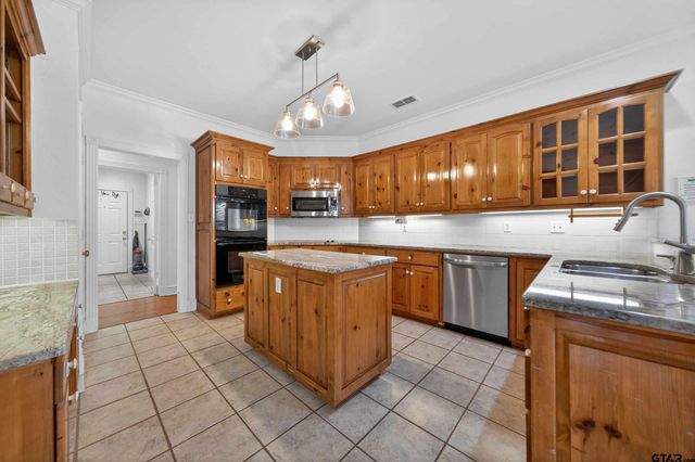 3605 Woods Blvd, Tyler, TX 75707