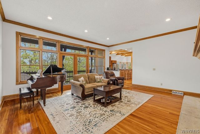 207 Forest Creek Lane, Grand Island, NY 14072
