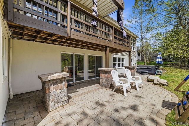207 Forest Creek Lane, Grand Island, NY 14072