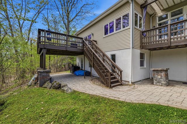 207 Forest Creek Lane, Grand Island, NY 14072