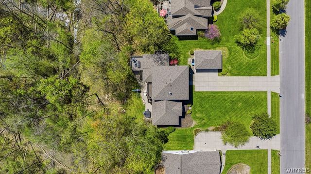 207 Forest Creek Lane, Grand Island, NY 14072
