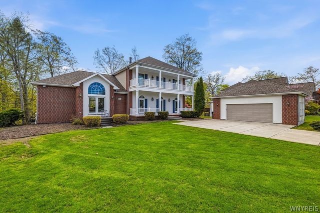 207 Forest Creek Lane, Grand Island, NY 14072