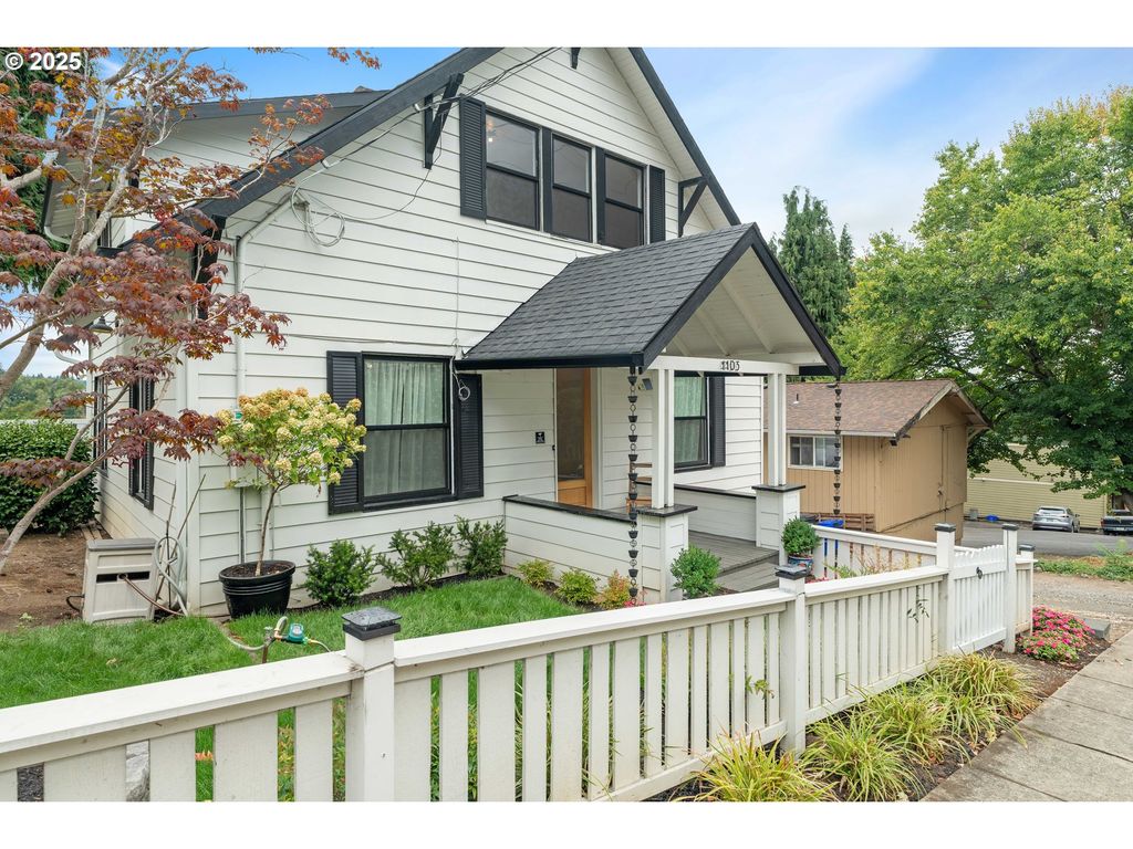 1105 WASHINGTON St, Oregon City, OR 97045