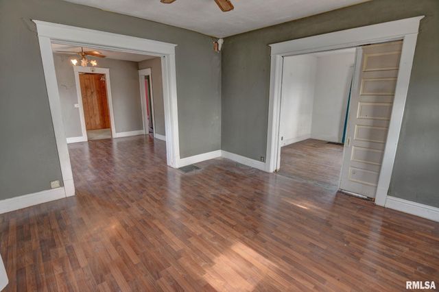 907 E PARK Street, Taylorville, IL 62568