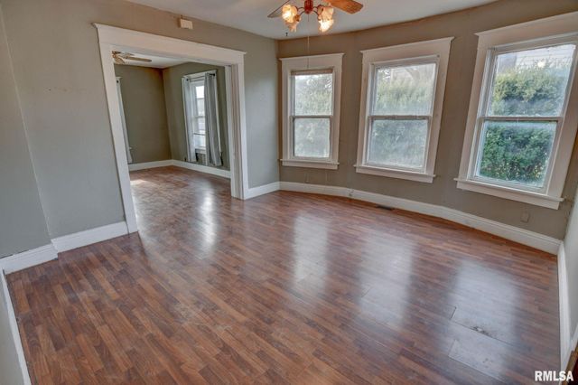 907 E PARK Street, Taylorville, IL 62568