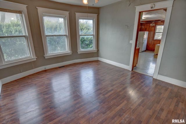 907 E PARK Street, Taylorville, IL 62568