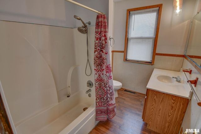 907 E PARK Street, Taylorville, IL 62568