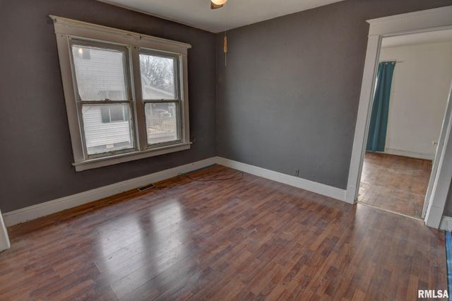 907 E PARK Street, Taylorville, IL 62568