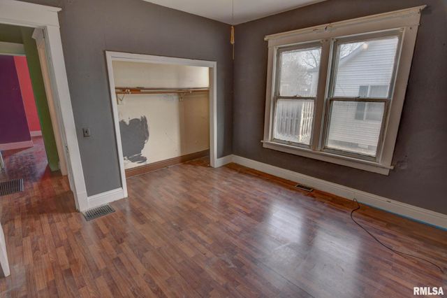 907 E PARK Street, Taylorville, IL 62568