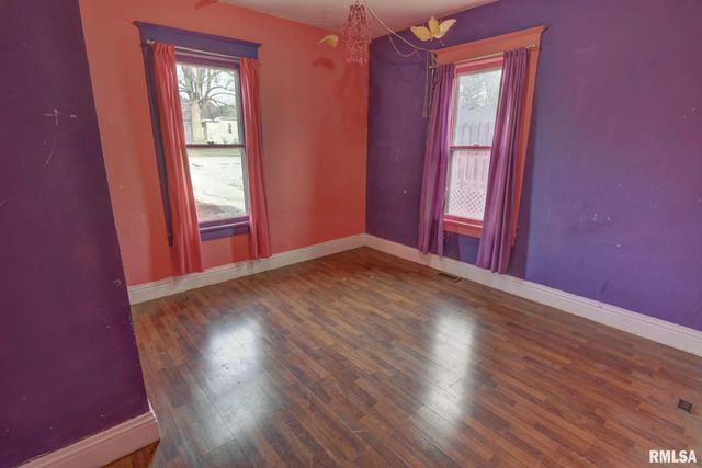 907 E PARK Street, Taylorville, IL 62568