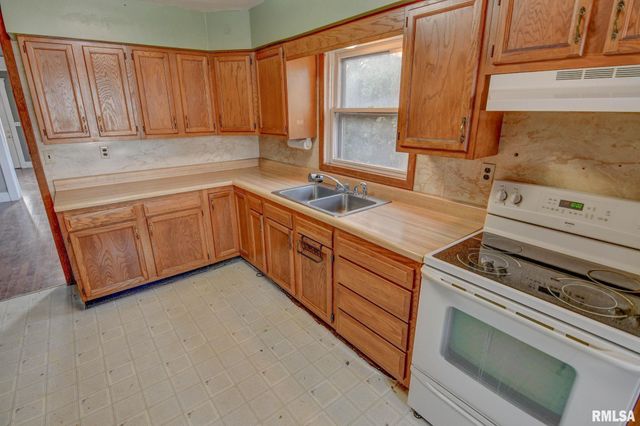 907 E PARK Street, Taylorville, IL 62568