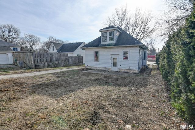 907 E PARK Street, Taylorville, IL 62568