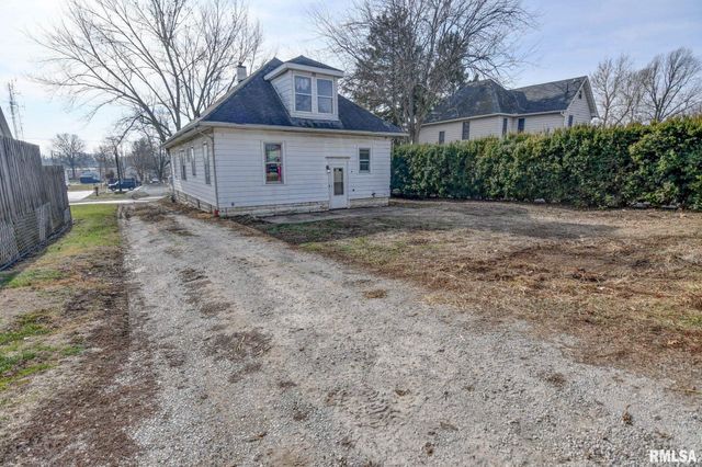 907 E PARK Street, Taylorville, IL 62568