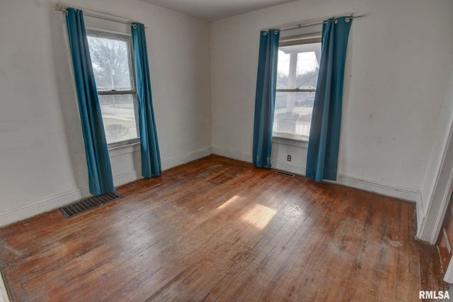 907 E PARK Street, Taylorville, IL 62568