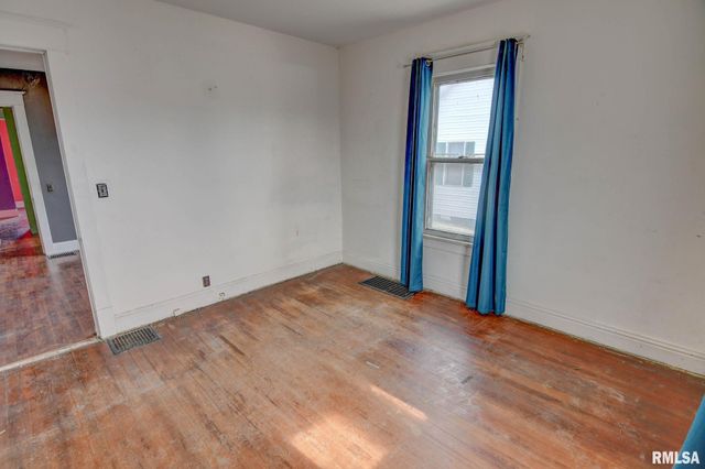 907 E PARK Street, Taylorville, IL 62568