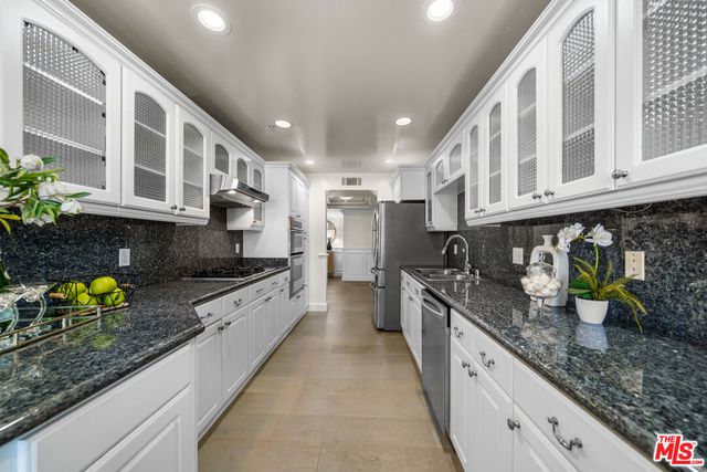 739 Lorraine Boulevard 402, Los Angeles, CA 90005