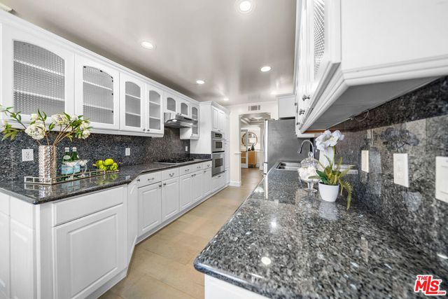 739 Lorraine Boulevard 402, Los Angeles, CA 90005