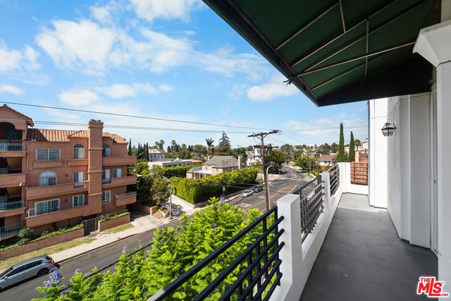 739 Lorraine Boulevard 402, Los Angeles, CA 90005