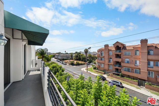 739 Lorraine Boulevard 402, Los Angeles, CA 90005