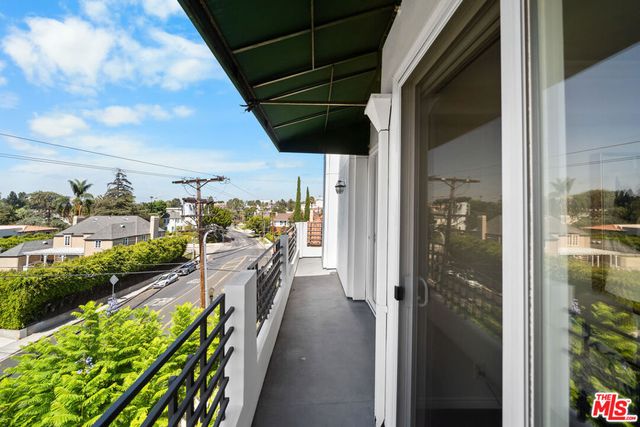 739 Lorraine Boulevard 402, Los Angeles, CA 90005