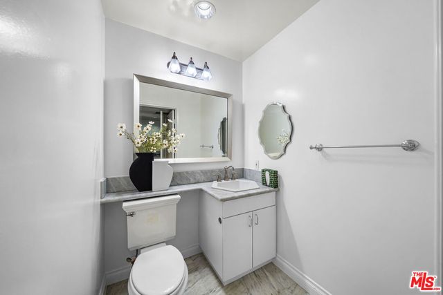 739 Lorraine Boulevard 402, Los Angeles, CA 90005