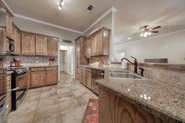 16594 Beauregard Drive, Tyler, TX 75703