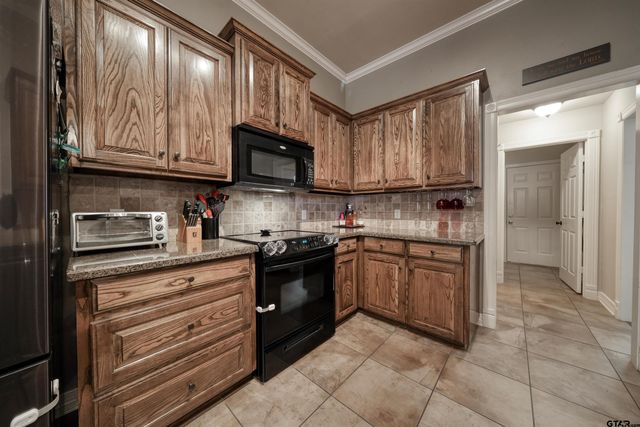 16594 Beauregard Drive, Tyler, TX 75703